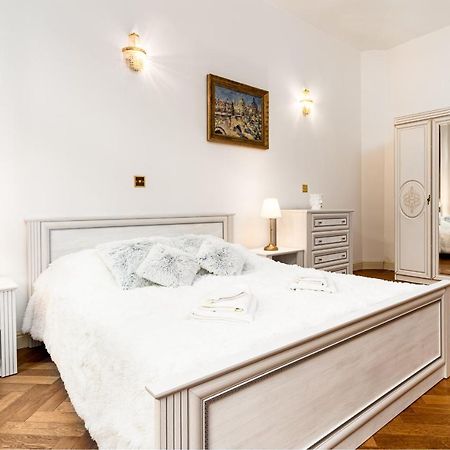 Magnificent King Suite Прага Екстер'єр фото