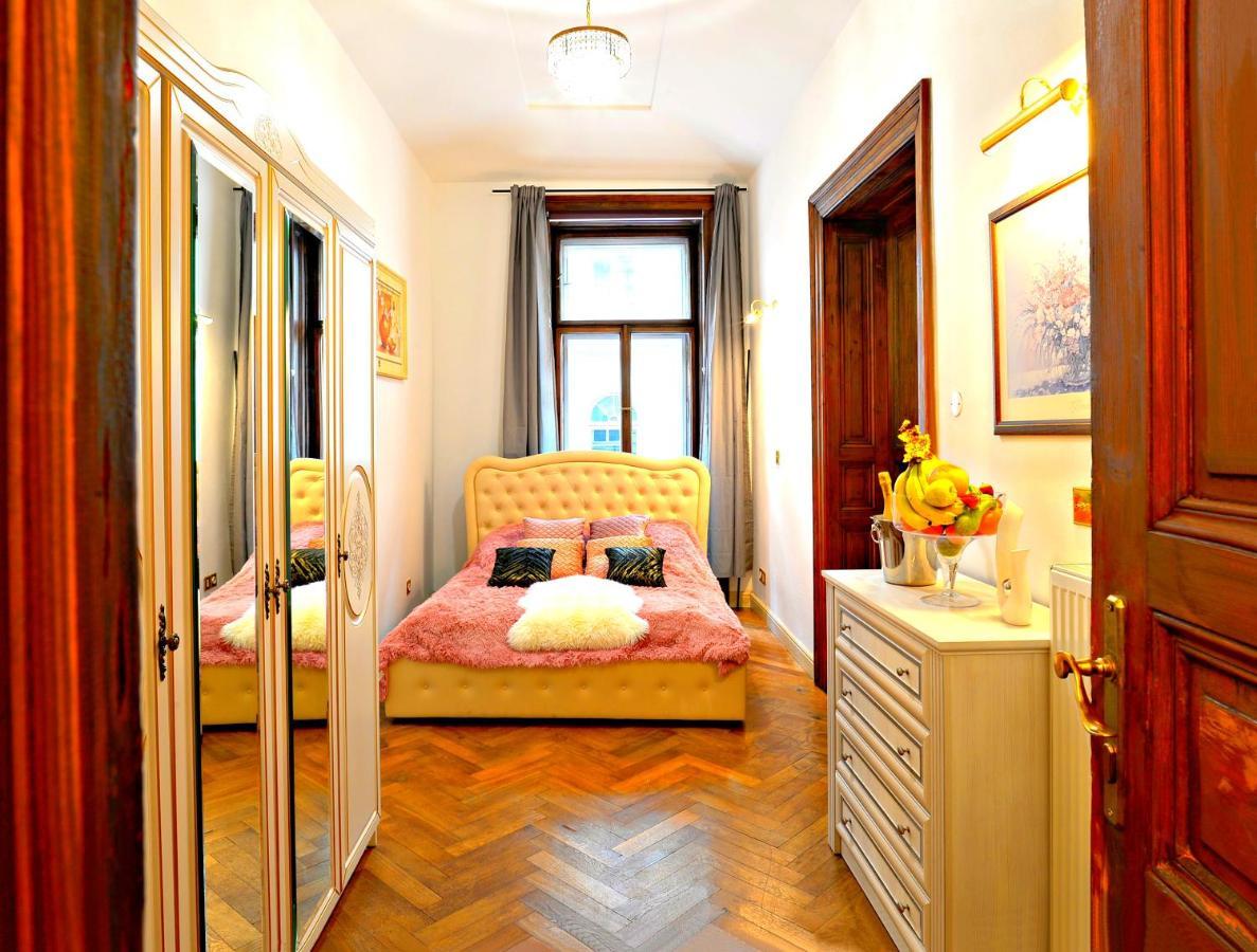 Magnificent King Suite Прага Екстер'єр фото