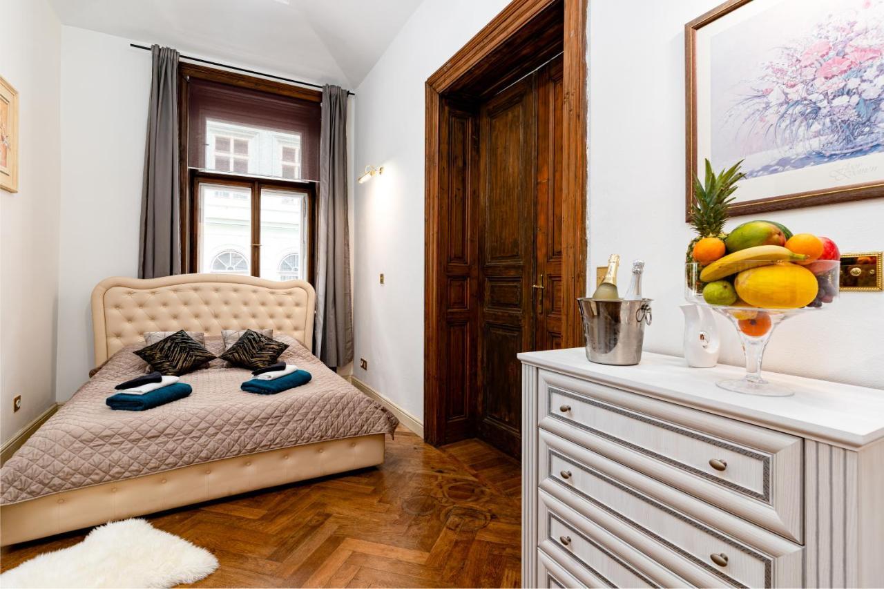 Magnificent King Suite Прага Екстер'єр фото